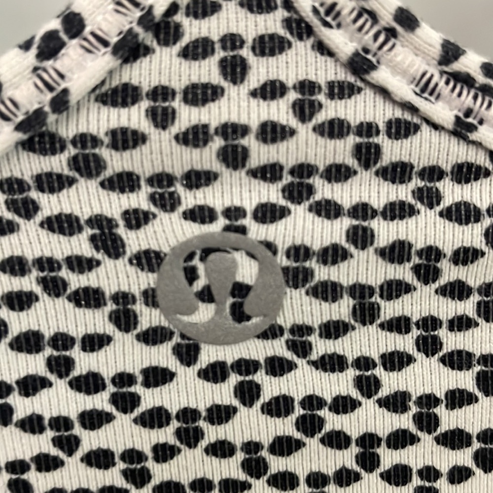 Lululemon tank size 2 - Picture 4 of 5